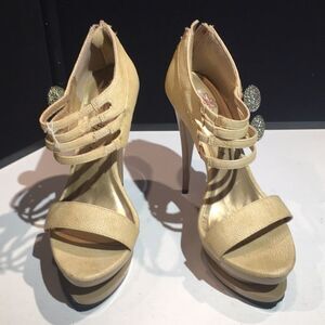 5.5” Beige High Heel Platform Shoes size 7.5